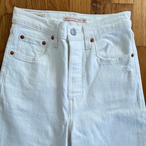 Levi’s White High-Waisted Jeans - Picture 2 of 6